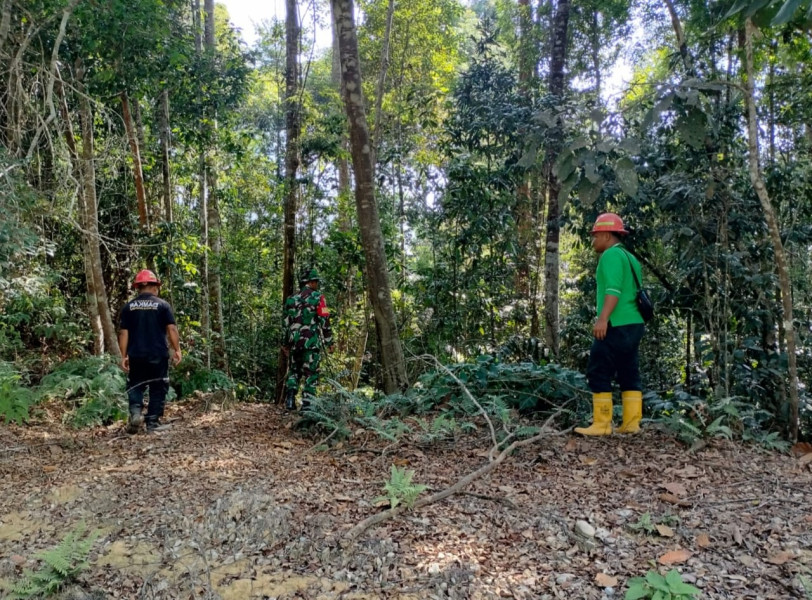 Babinsa Koramil 03/Minas Patroli Karhutla di Tasik Betung, Imbau Masyarakat Selalu Waspada