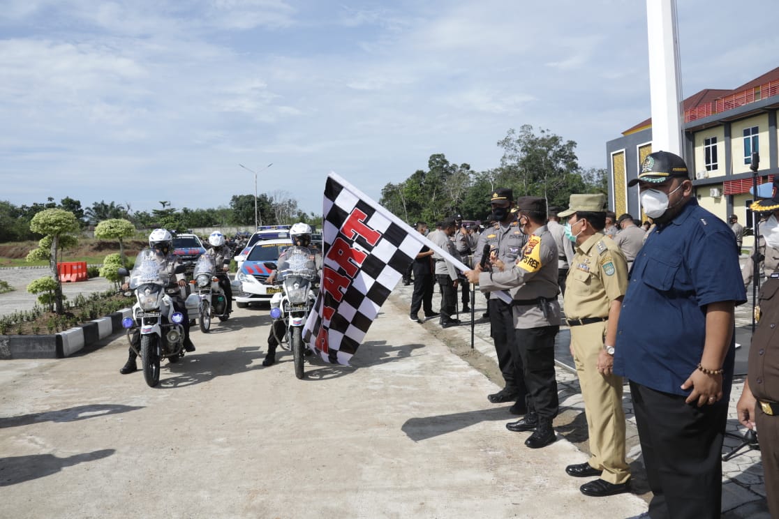 Tim Gabungan Pengamanan PSU Dilepas Oleh Kapolres Rohul Yang Didampingi Bupati Rohul