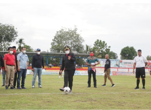 Open Turnamen Sepak Bola Mahato CUP VI Di Buka Secara Resmi Oleh Bupati H.Sukiman