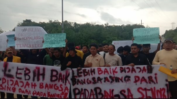 Ratusan Massa Geruduk Gerbang Pertamina Hulu Rokan Minas, Tuntut Kesejahteraan dan Kesinambungan Kerja