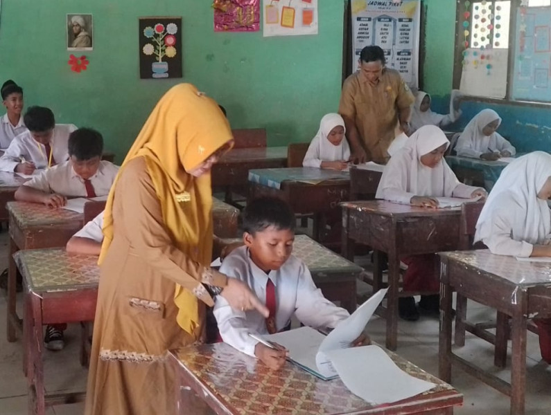 Tak Ada Hambatan! Ujian Akhir Semester Di SDN 003 Belimbing Berlangsung Lancar Dan Penuh Khidmat