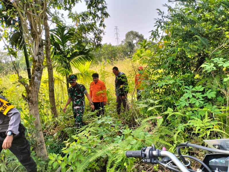 Kolaborasi Babinsa Koramil Minas, Bhabinkamtibmas-BPBD dan Warga di Kampung Muara Kelantan Patroli Cegah Karhutla