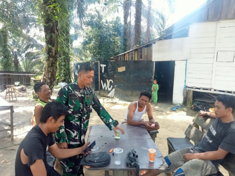 Cegah Peredaran Narkoba, Serda M Maruli Komsos Tentang Bahaya Narkoba di Kampung Minas Timur