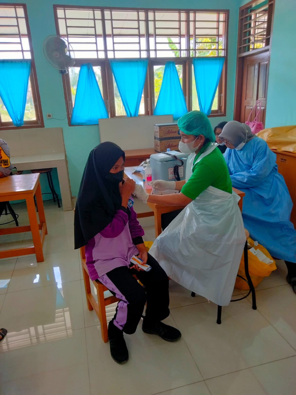 130 Orang Peserta Didik di SMP N 4 Minas Hari Ini Mengikuti Vaksinasi Tahap Ke-II