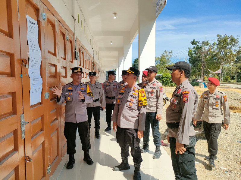 Pastikan Situasi Aman & Kondusif Jelang Pilkada 2024, Wakapolres Lakukan Pengecekan Gudang KPU