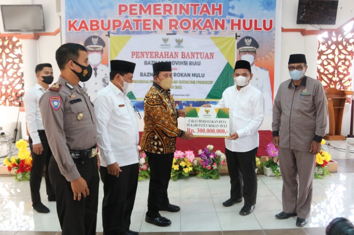 Bupati Rohul Serahkan Bantuan Baznas Provinsi Riau Kepada Baznas Rohul
