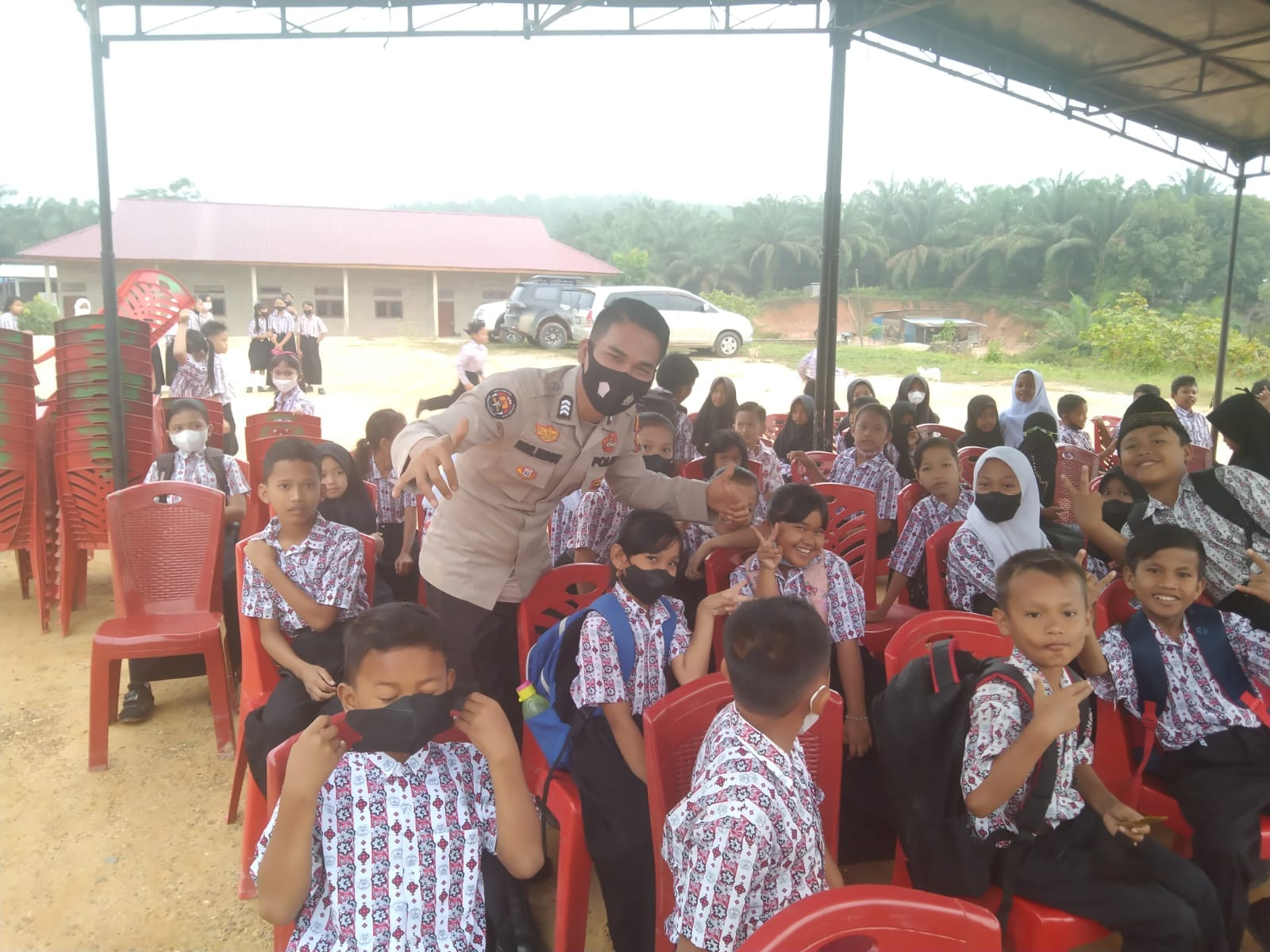 HUT PPNI ke 48, Polsek Ukui Lakukan Pengamanan Pengobatan Gratis di Dusun Toro