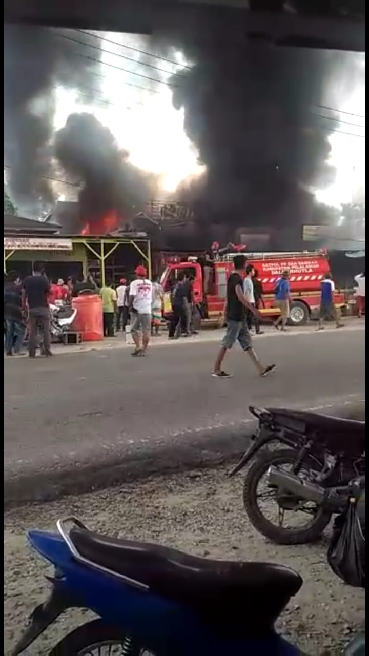 Diduga Api Dari Kompor Masak Tiga Ruko Jalan Lintas Timur Desa Mekar Jaya Ludes Dilalap Api