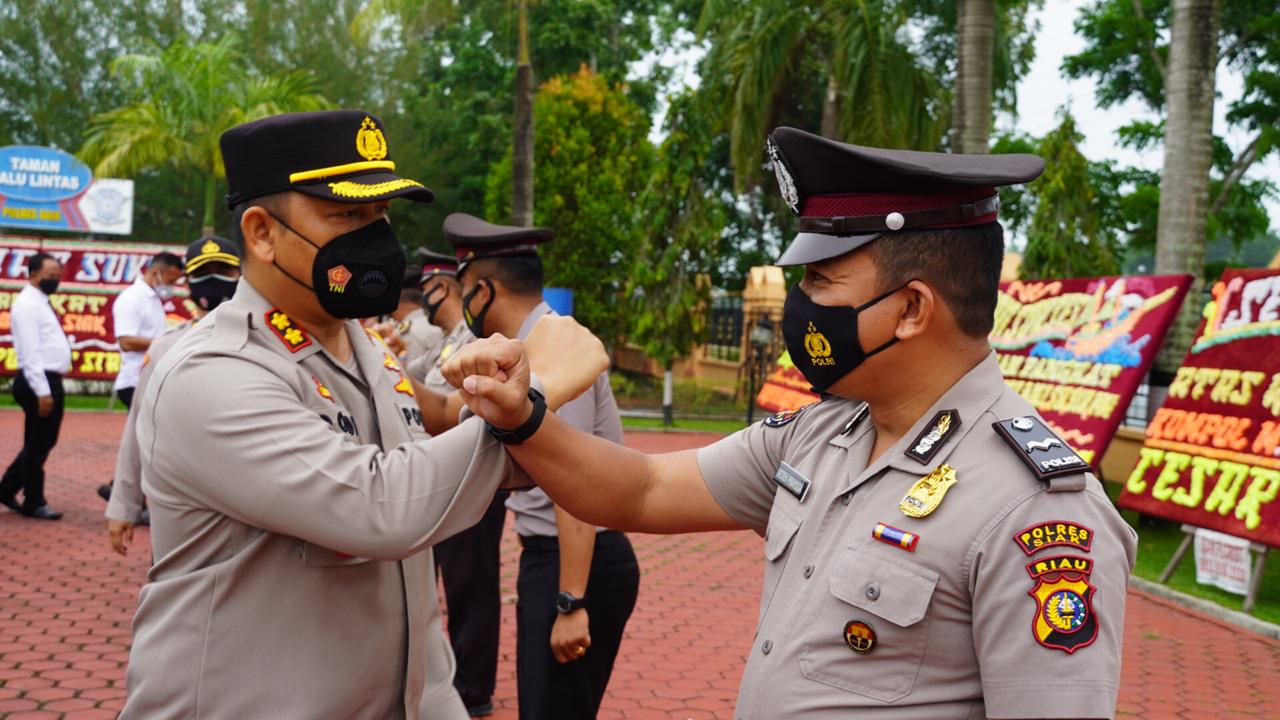 Kapolres Siak Pimpin Upacara Korp Raport Kenaikan Pangkat 82 Oarang Personel Polres Siak