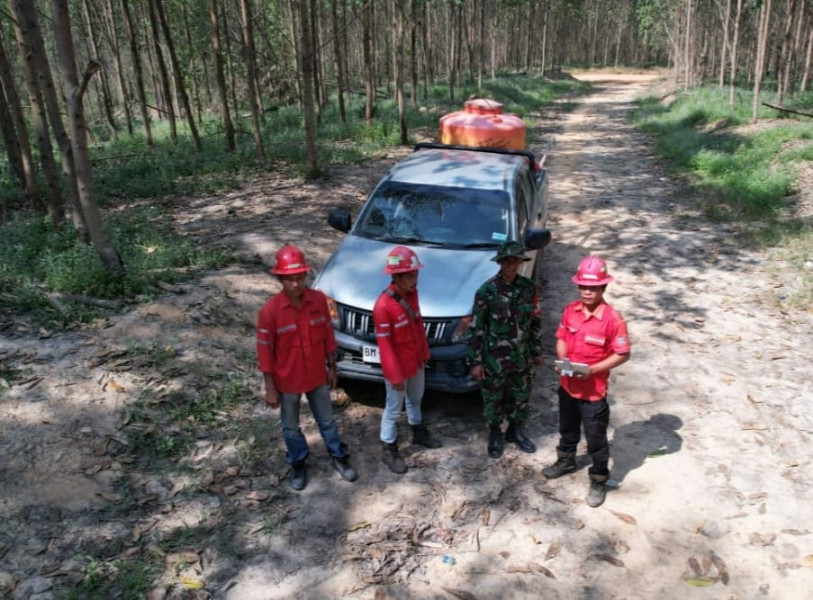 Babinsa Koramil 03/Minas Gelar Patroli Karhutla di Sungai Mandau, Siaga di Tengah Cuaca Cerah
