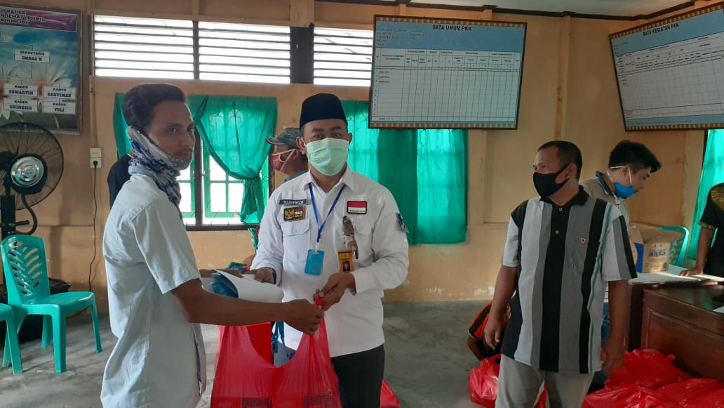 Sage Warga Bungaraya Ini Minta Perbaikan Jalan Tambak Umum di Reses Dewan Sujarwo