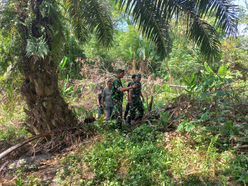 Dengan Tim Gabungan & Warga Binaan, Sertu Sarju dan Koptu Hari, Ajak Patroli Di Tualang Guna Antisipasi Karlahut