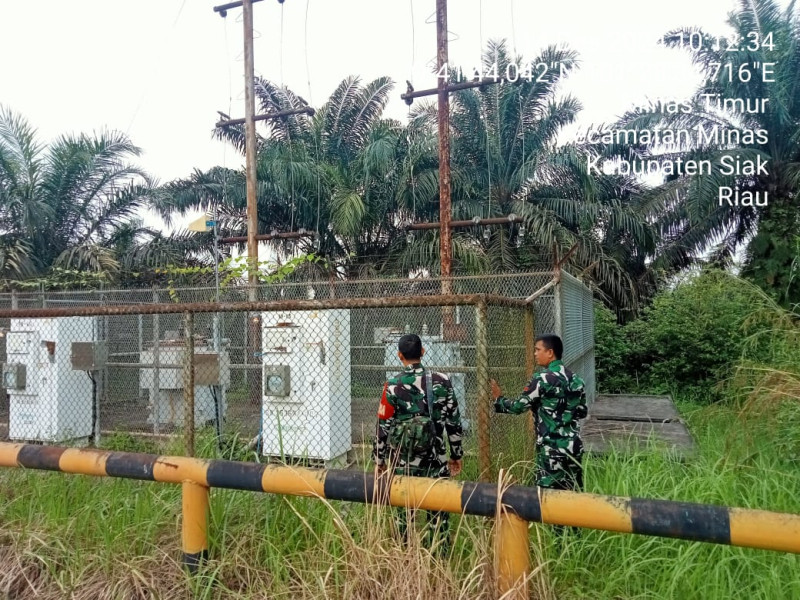 Babinsa Koramil 03/Minas Aktif Patroli dan Sosialisasi Keamanan di Sekitar Objek Vital Nasional PT. PHR