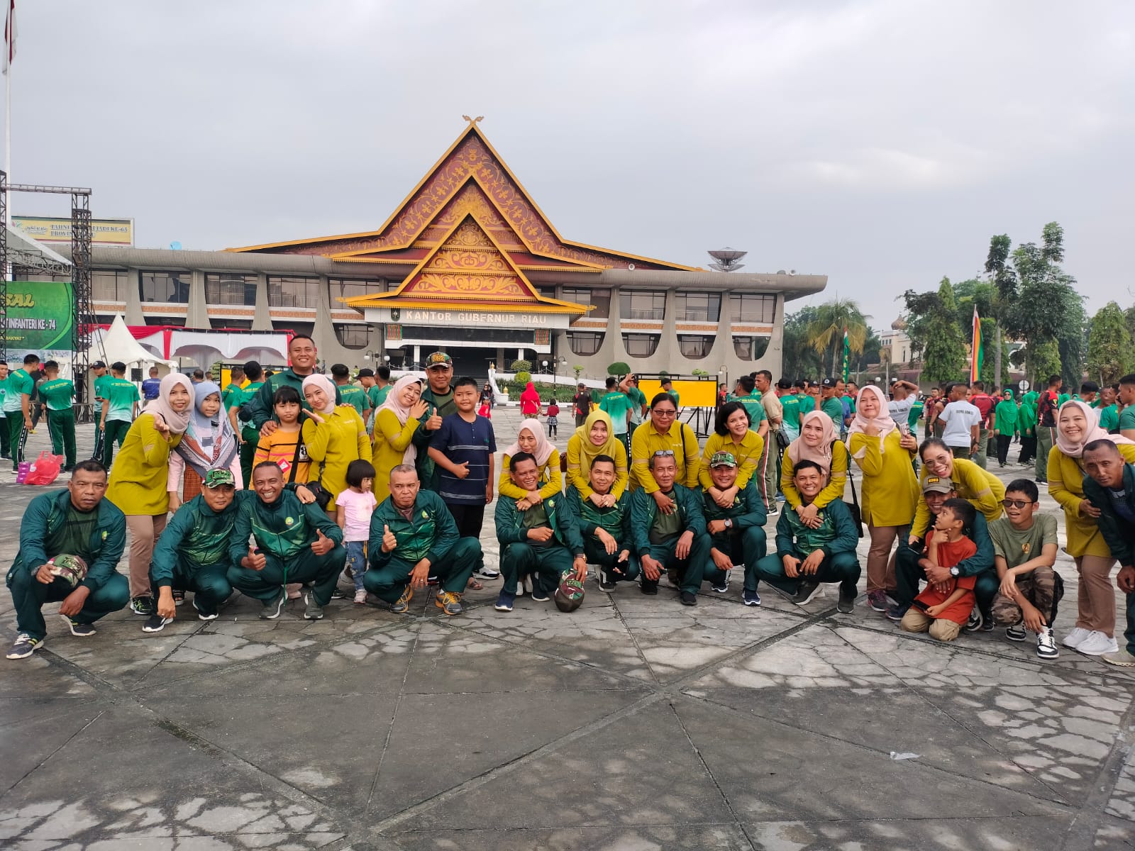 PJs Danramil 03/Minas Beserta Anggota Ikuti Senam Bersama Sempena Hari Juang TNI AD & Hari Infanteri Ke-77 di Pekanbaru 