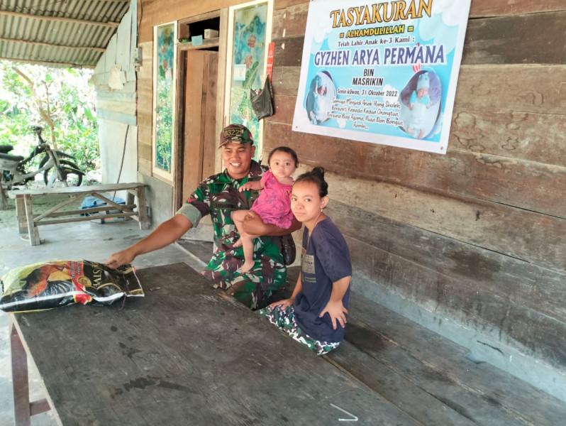 Kopda Salomo Sembiring Sambangi & Berikan Bantuan Terhadap Anak Penderita Stunting di Kampung Minas Timur 