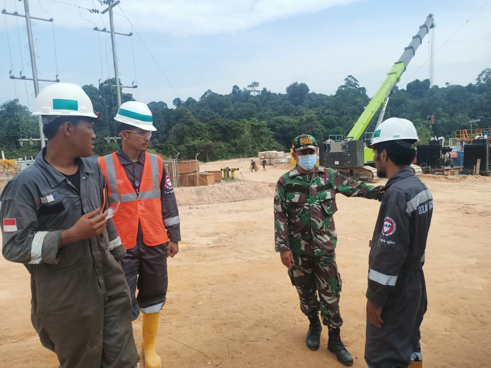 Demi Keamanan OVN di PT PHR Tiga Anggota Koramil Minas Ini Continue Lakukan Patroli Drilling 