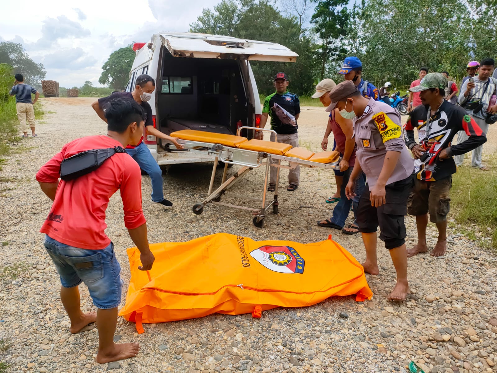 Masyarakat Diseputaran Perairan Sungai Siak di Tualang Dihebohkan Dengan Penemuan Sesosok Mayat Ms.X