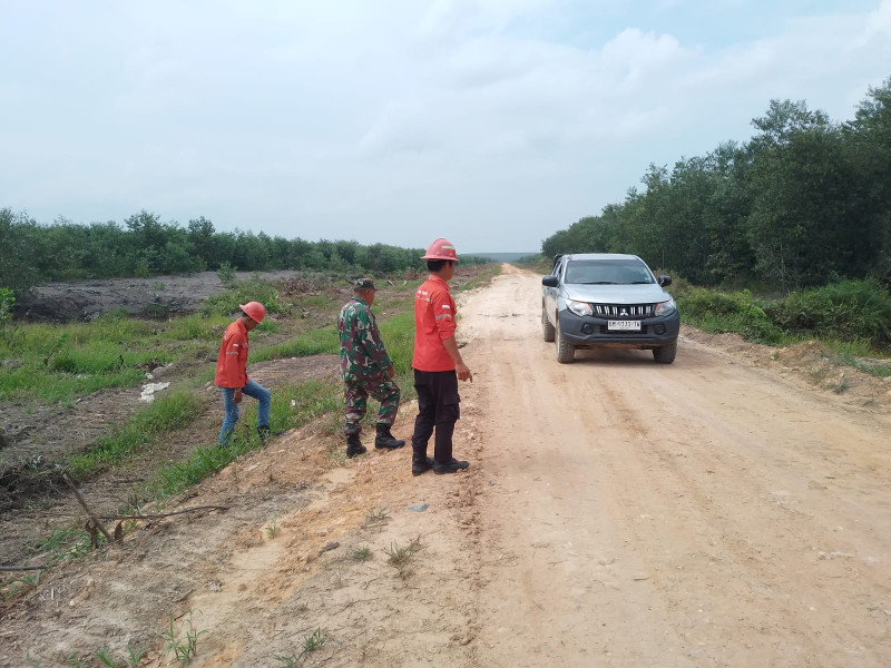 Bersama Dengan Tim, Serma Benriyadi Lakukan Patroli Karhutla di Kampung Lubuk Umbut