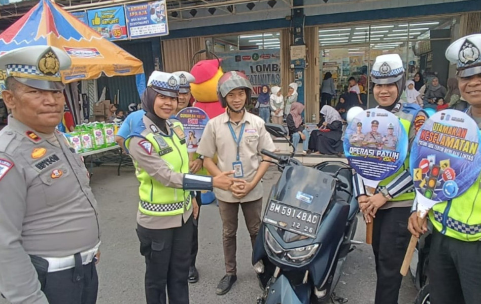 Polres Inhu Sosialisasi Ops Patuh LK 2024 Lewat Radio dan Pasang Baliho, Spanduk serta Bagikan Stiker