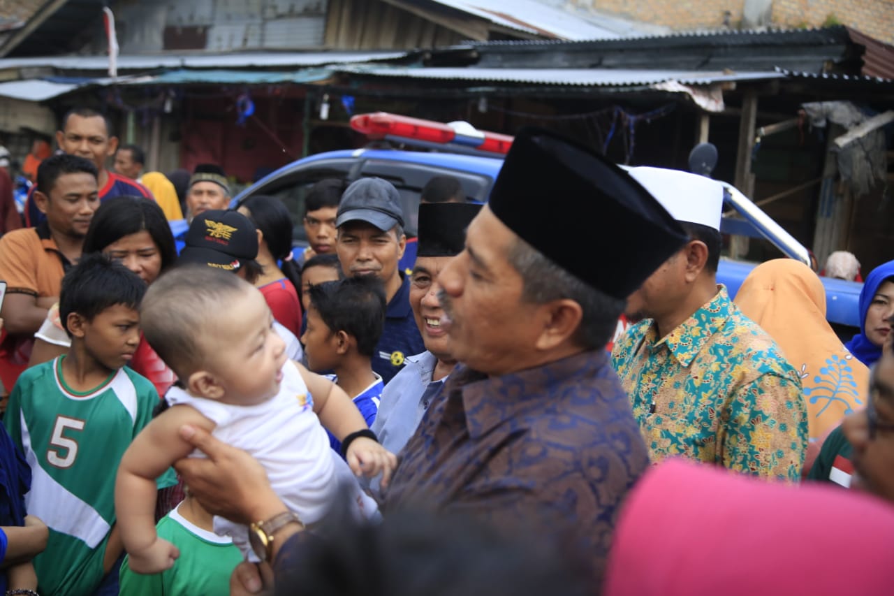 Pasca Kebakaran Di Pasar Sei Apit, Bupati Alfedri Langsung Tinjau Kondisi Warga