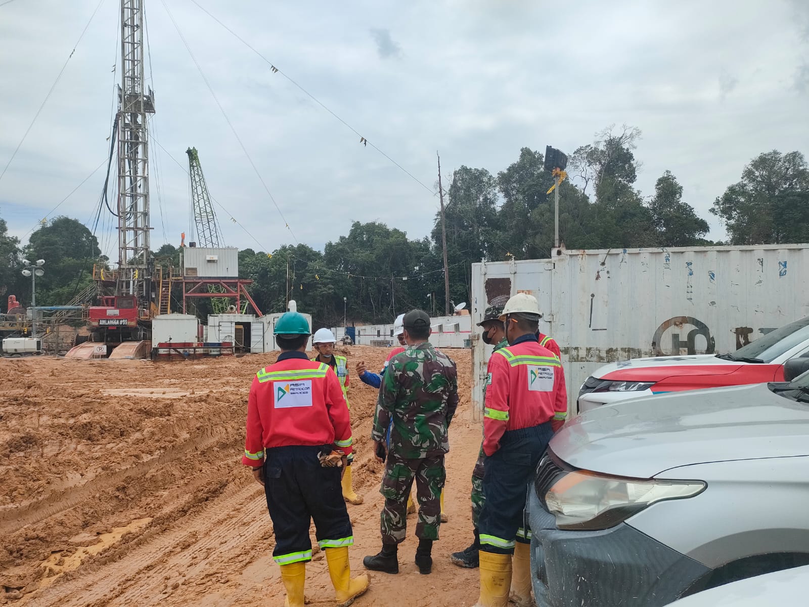 Untuk Menjaga Keamanan OVN di PT PHR Tiga Orang Anggota Koramil Minas Ini Continue Lakukan Patroli Drilling