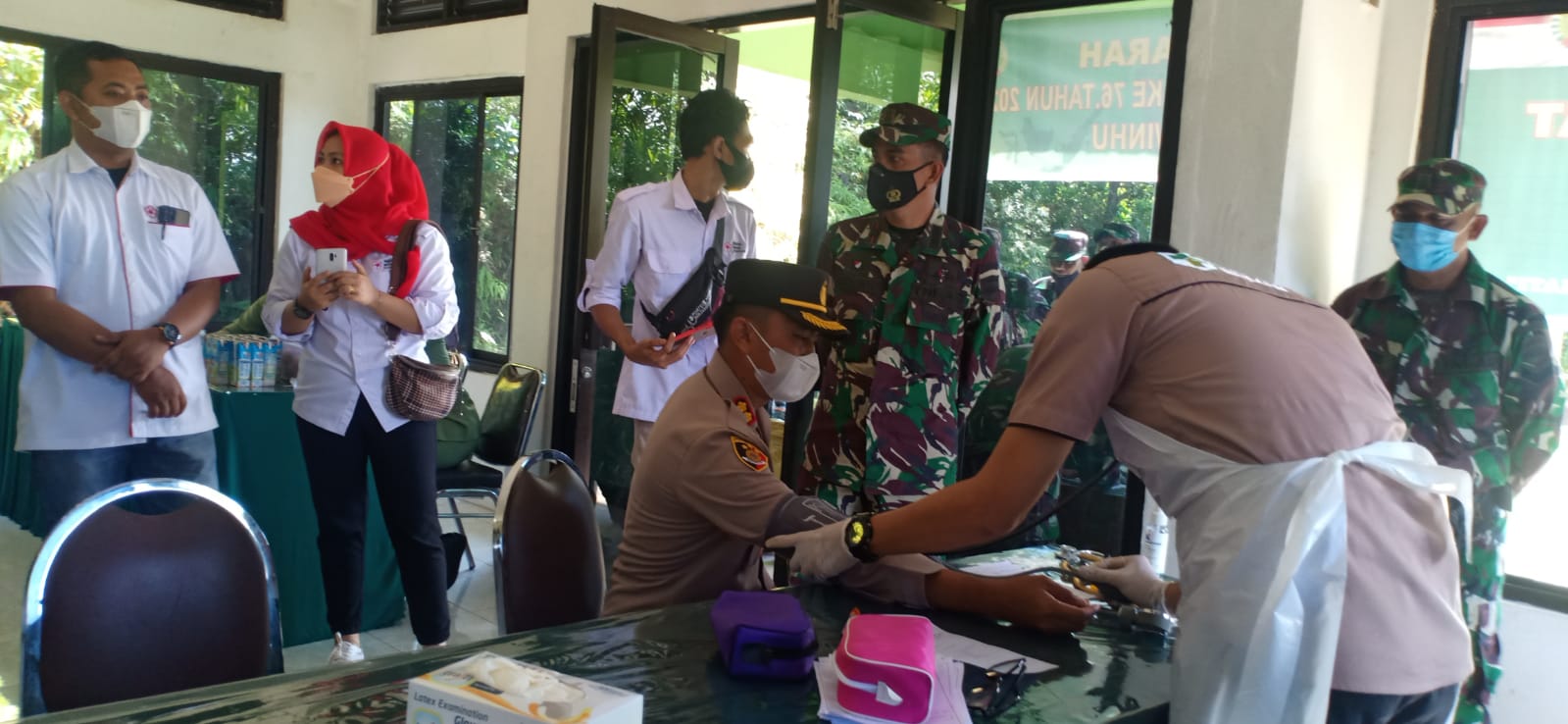 Jelang HUT TNI ke- 76, Kapolres Kuansing dan Personil ikut Donor Darah Giat Bakti Sosial HUT TNI