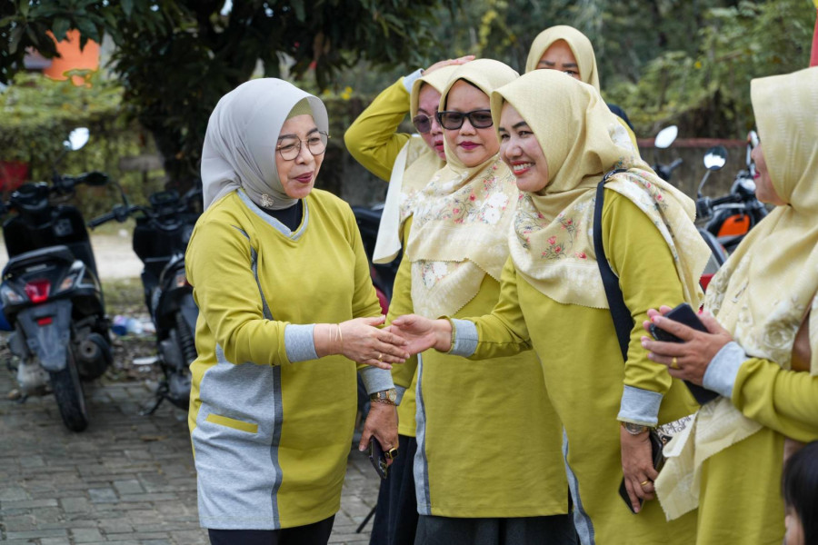 Berlangsung Meriah, Penjabat Sekda Kampar Hadiri Perayaan Hari Ibu di Desa Lipatkain Utara