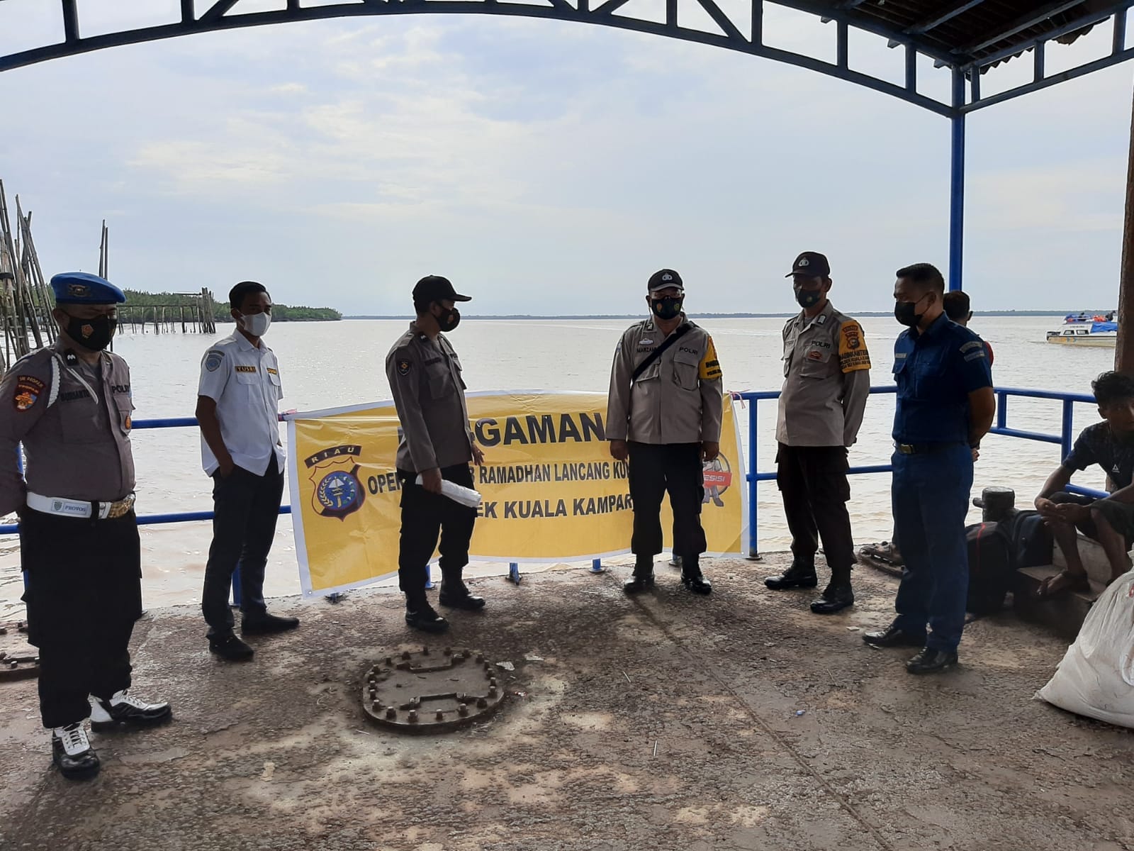 Masih Melaksanakan Patroli, Polsek Kuala Kampar Pantau Aktivitas di Pelabuhan