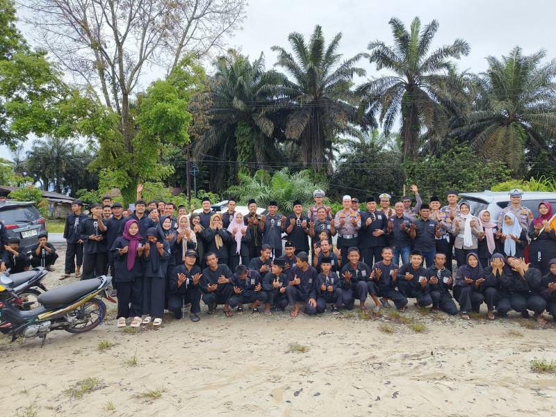 Sinergi PSHT Kotogasib, IPSI, JMSI Siak, dan Satlantas Polres Siak dalam Kegiatan Bagi Takjil dan Buka Puasa Bersama