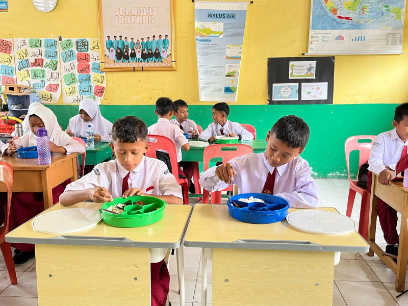 Resmi Diluncurkan, Mulai Hari Ini Program Makan Bergizi Gratis (MBG) Hadir di Kepulauan Meranti