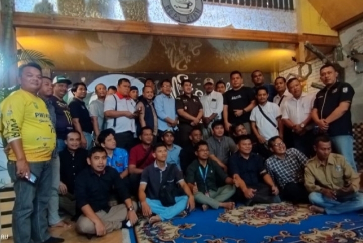 Perkuat Hubungan Informasi, Kajari Pelalawan Azrijal SH MH Adakan Pertemuan Dengan Wartawan