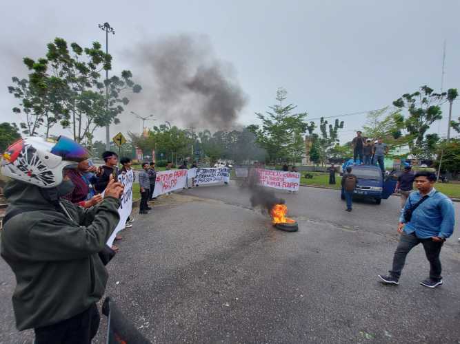 Tuntut Tutup PT RAPP, Demo AMP Berakhir Tanpa Mediasi