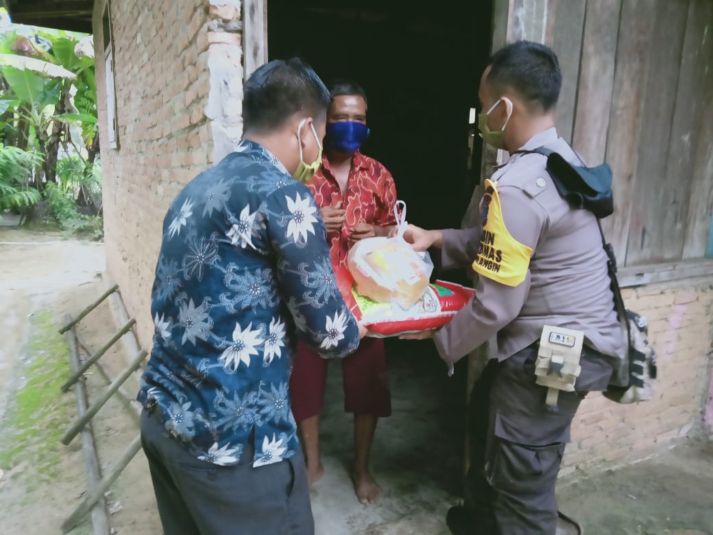 Sambut Ramadhan, Pemerintah & Bhabinkamtibmas Polsek Minas Berbagai Sembako