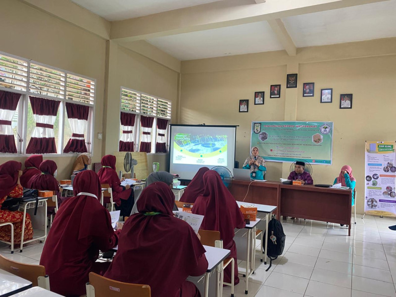 Tim Pengabdian ITP2I Latih Guru dan Siswa SDIT As-Salikin Daur Ulang Limbah Kertas Jadi Paper Seed