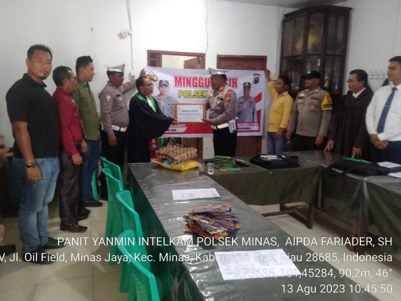 Jemaat Greja Sambut Baik Kehadiran Polsek Minas - Polres Siak Lakukan Minggu Kasih di Gereja GKPI Minas   