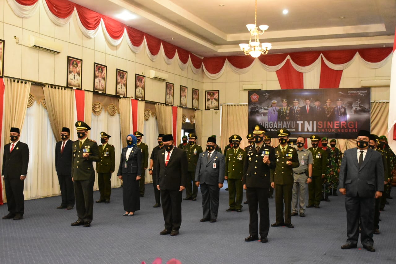 Bupati Kampar Ikuti Upacara Hari Jadi TNI  ke - 75 Melalui Virtual