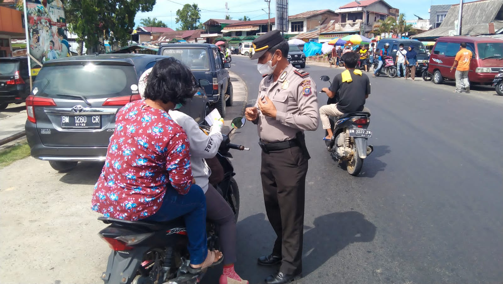 Sejumlah Personil Polsek Minas Masih Rutun Laksanakan Percepatan Vaksinasi di Posko PPKM