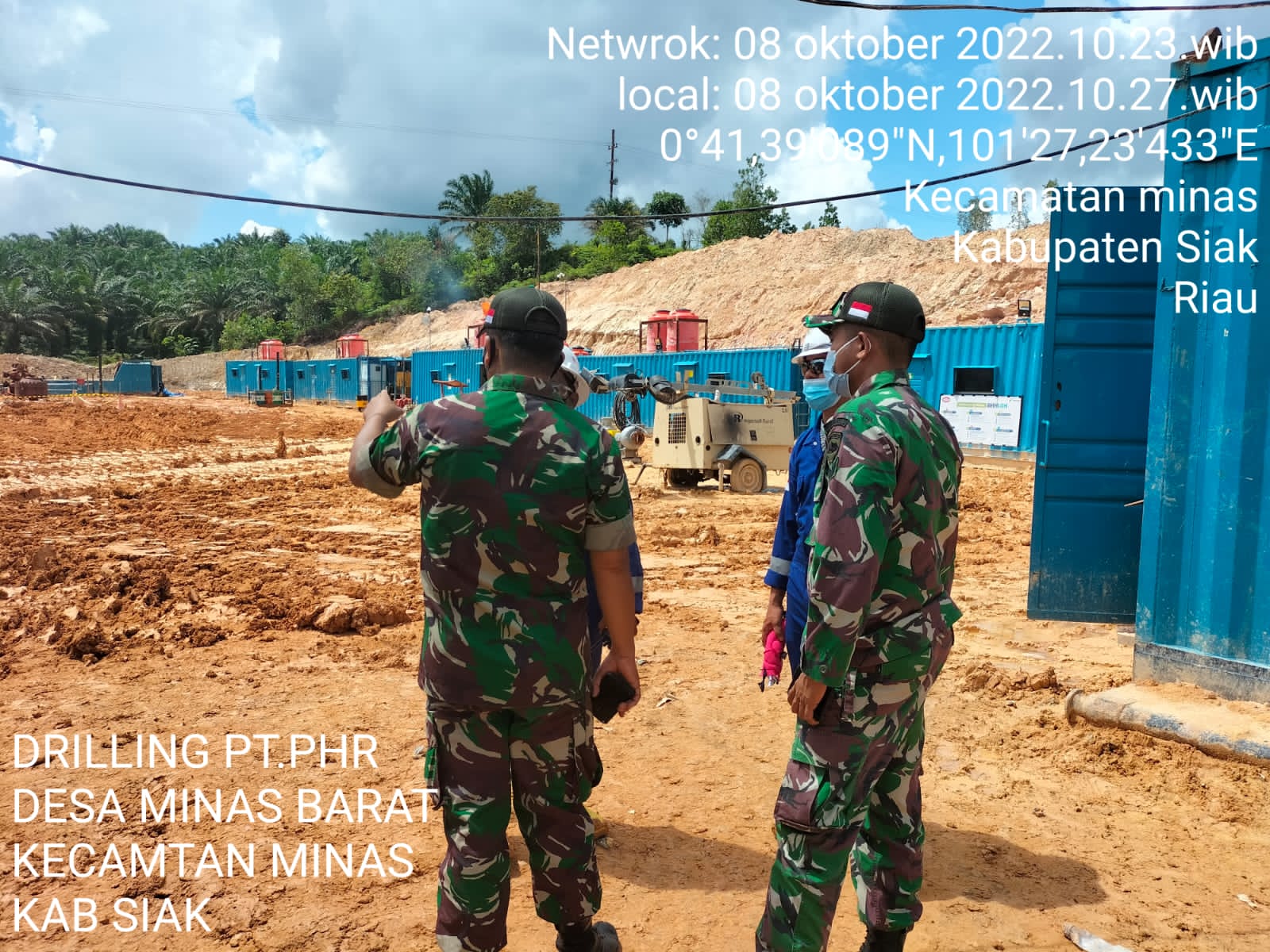 Jaga Keamanan OVN di PT PHR Minas Dua Orang Anggota Koramil 03/Minas Ini Giat Patroli Drilling 
