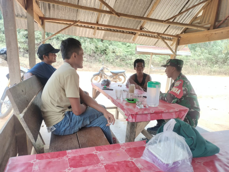 Sambangi Warga Binaan. Sertu Joko Purnomo Komsos Tentang Kesehatan Di Kampung Tasik Betung