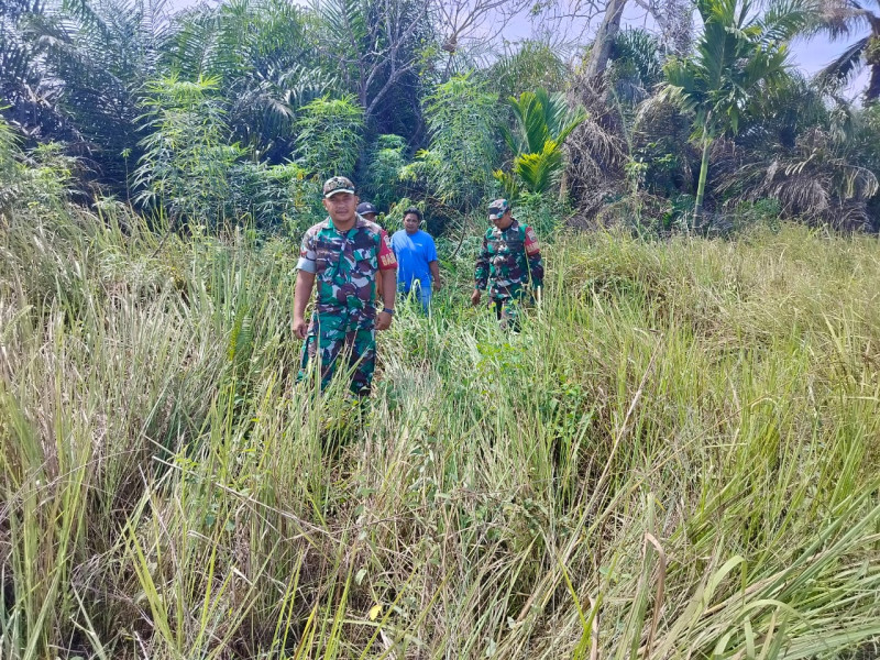 Kopda AKP Hutagalung Aktif Patroli Karhutla Dengan Warga Masyarakat  di Minas Barat