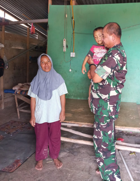 Babinsa Koramil 04/Perwang Sambangi Kediaman Warga Binaan di Kampung Tualang Guna Lakukan Pengecekan Anak Stunting