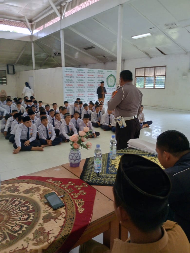 Kanit Lantas Polsek Minas Lakukan Penyuluhan Tertib Berlalulintas Di SMP IT Al-Fatah