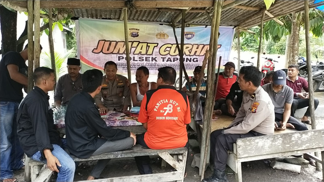 Melalui Jum'at Curhat, Plh Kapolsek Tapung Dengarkan Keluhan Langsung Masyarakat Desa Kijang Rejo