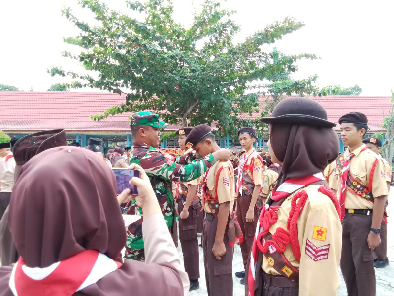 Wakili Danramil, Praka Gunardi Hadiri Upacara HUT Pramuka Ke-63 Di Kecamatan Tualang