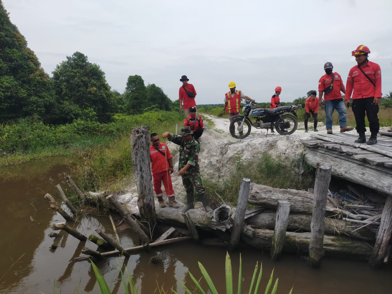 Bersama Warga Olak & Tim, Serka Ardhi Syam Lakukan Patroli Bertujuan Untuk Antisipasi Karhutla
