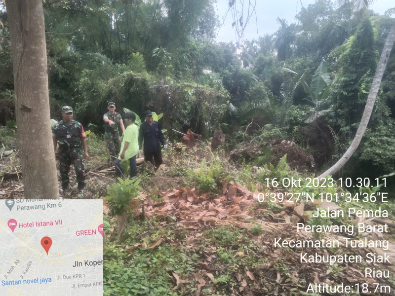 Babinsa Koramil 04/Perawang Bersama Dengan Warga Binaan di Perawang Barat Giat Penanggulangan Karhutla Dan Patroli