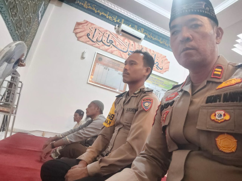 Galakkan Sholat Berjamaah, Kapolsek Cerenti: Bhayangkara Yang Bertaqwa Adalah Kunci Dekat Dengan Rakyat