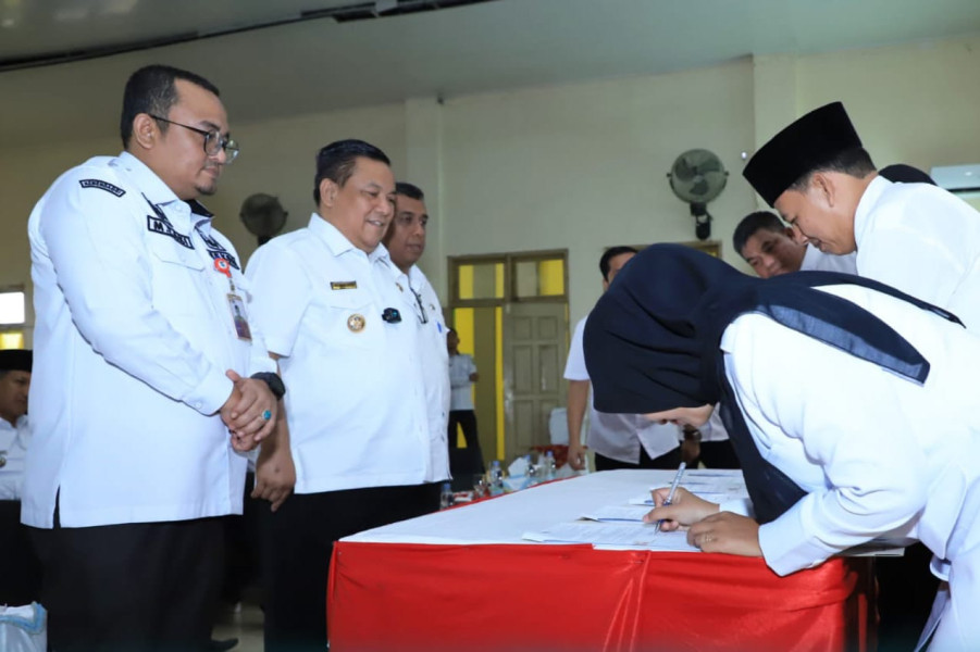 Distribusi SK Guru Lulus P3K di Rokan Hulu: Pj Gubernur Riau Sampaikan Harapan Baru