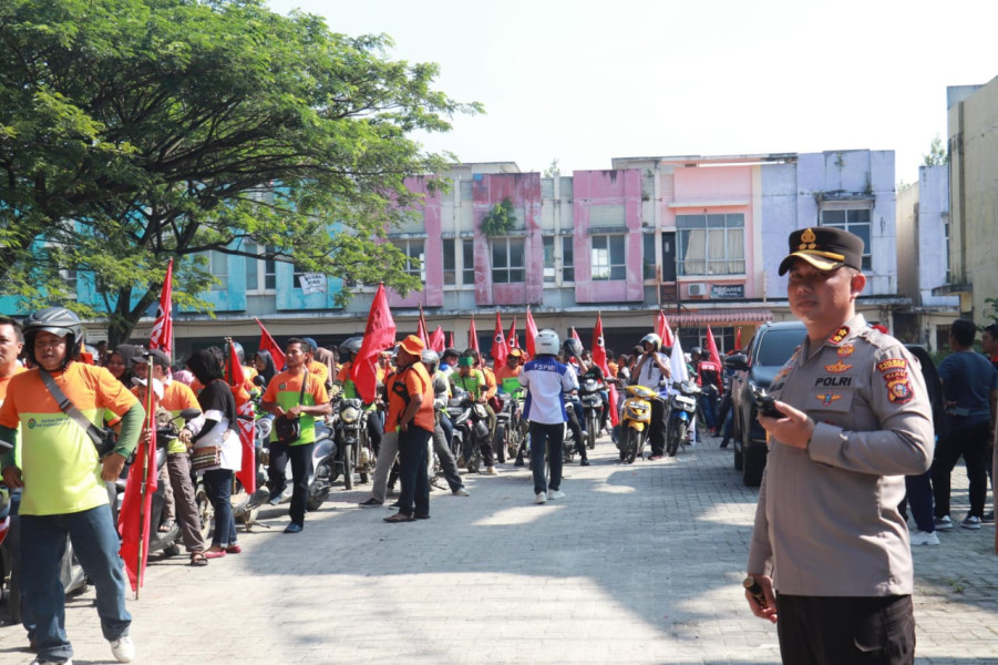 Kapolres Pelalawan Pimpin Langsung Apel Siaga Pengamanan May Day 2025: Aksi Buruh Berlangsung Aman dan Penuh Semangat