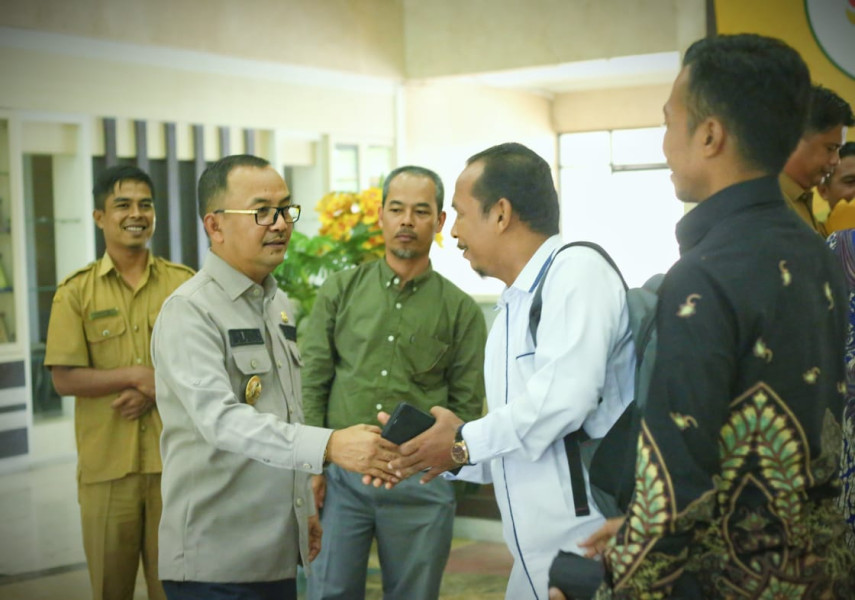 Terkait Rusaknya Jalan Desa Balung, Pj. Bupati Kampar Perintahkan PUPR Segera Lakukan Perbaikan